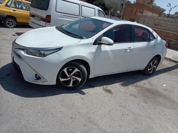 تويوتا كورولا 2015 - صورة 1