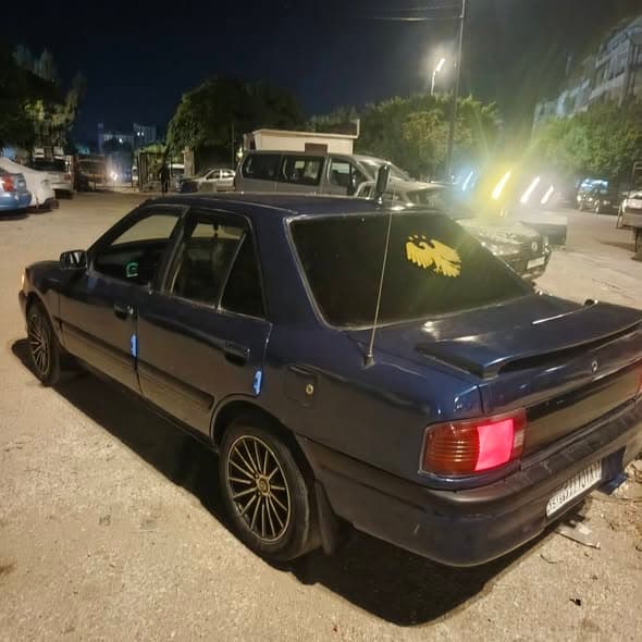 مازدا فاميليا 1993 - صورة 2