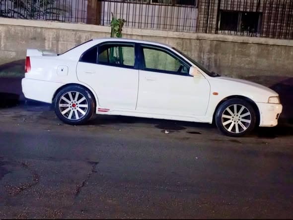ميتسوبيشي لانسر 2001 - صورة 1