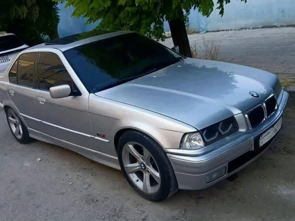 بي ام دبليو 3 Series 1993 - صورة 1