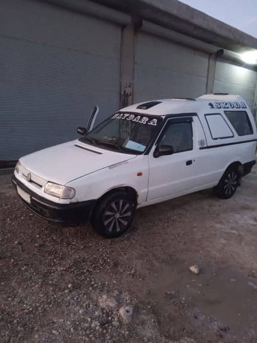سكودا Pickup 1995