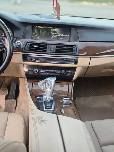 بي إم دبليو 520i 2013