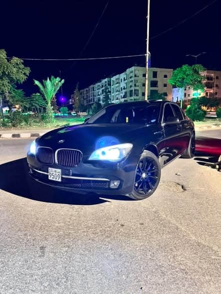 بي إم دبليو 740i 2010 - صورة 1