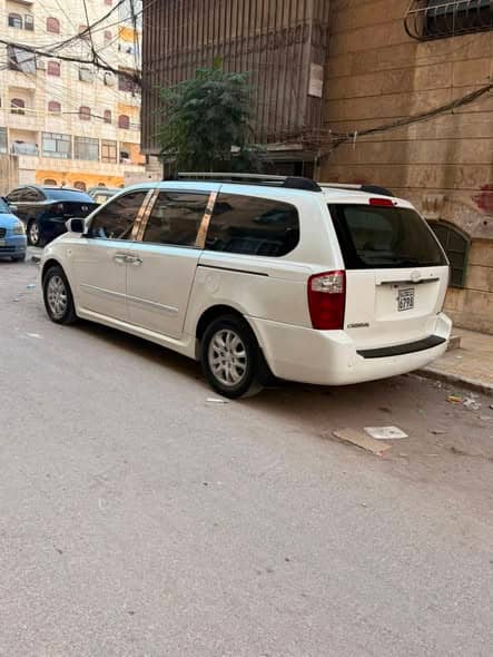 كيا كرنفال 2006