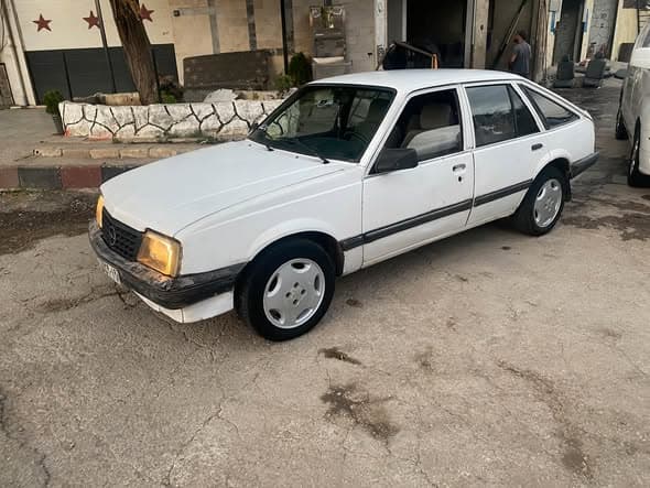 أوبل أسكونا 1985