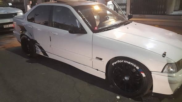 بي ام دبليو 3 Series 1992 - صورة 1