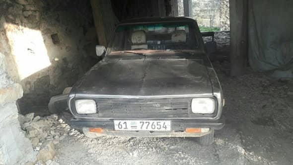 نيسان 1200 1993