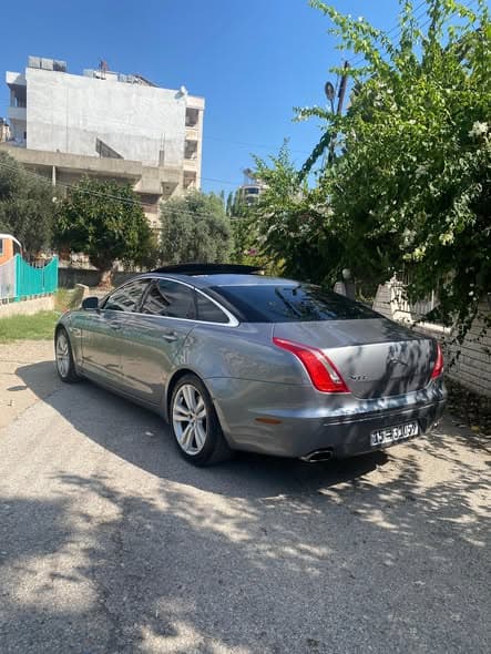 جاكوار XJ 2012
