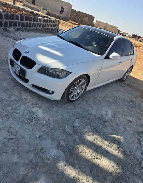 بي ام 3 Series 2011