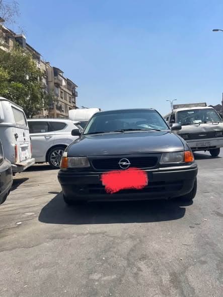 أوبل أسترا 1993 - صورة 1