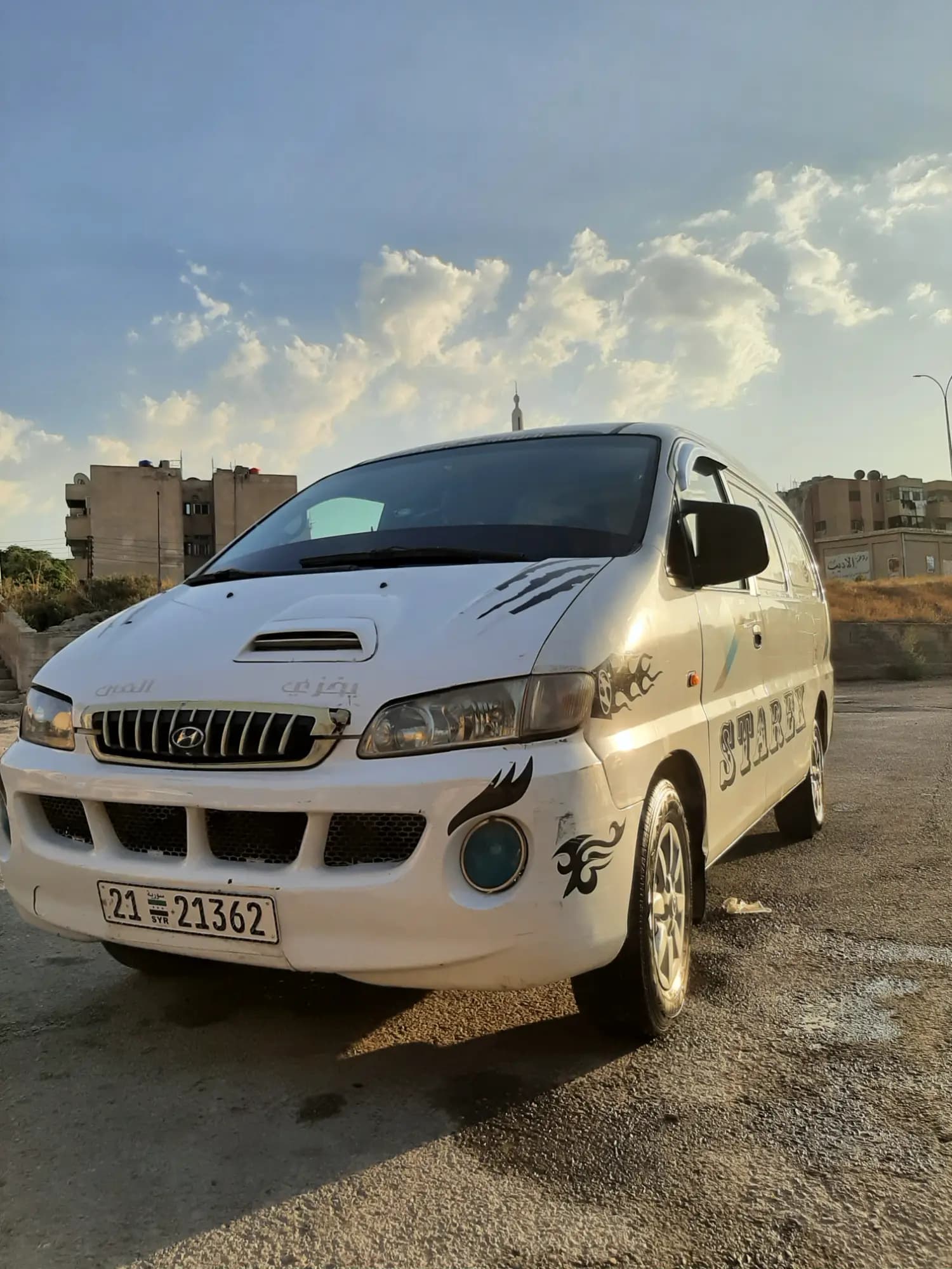 هيونداي H-1 موديل 2004 فان عملية للبيع - صورة 1