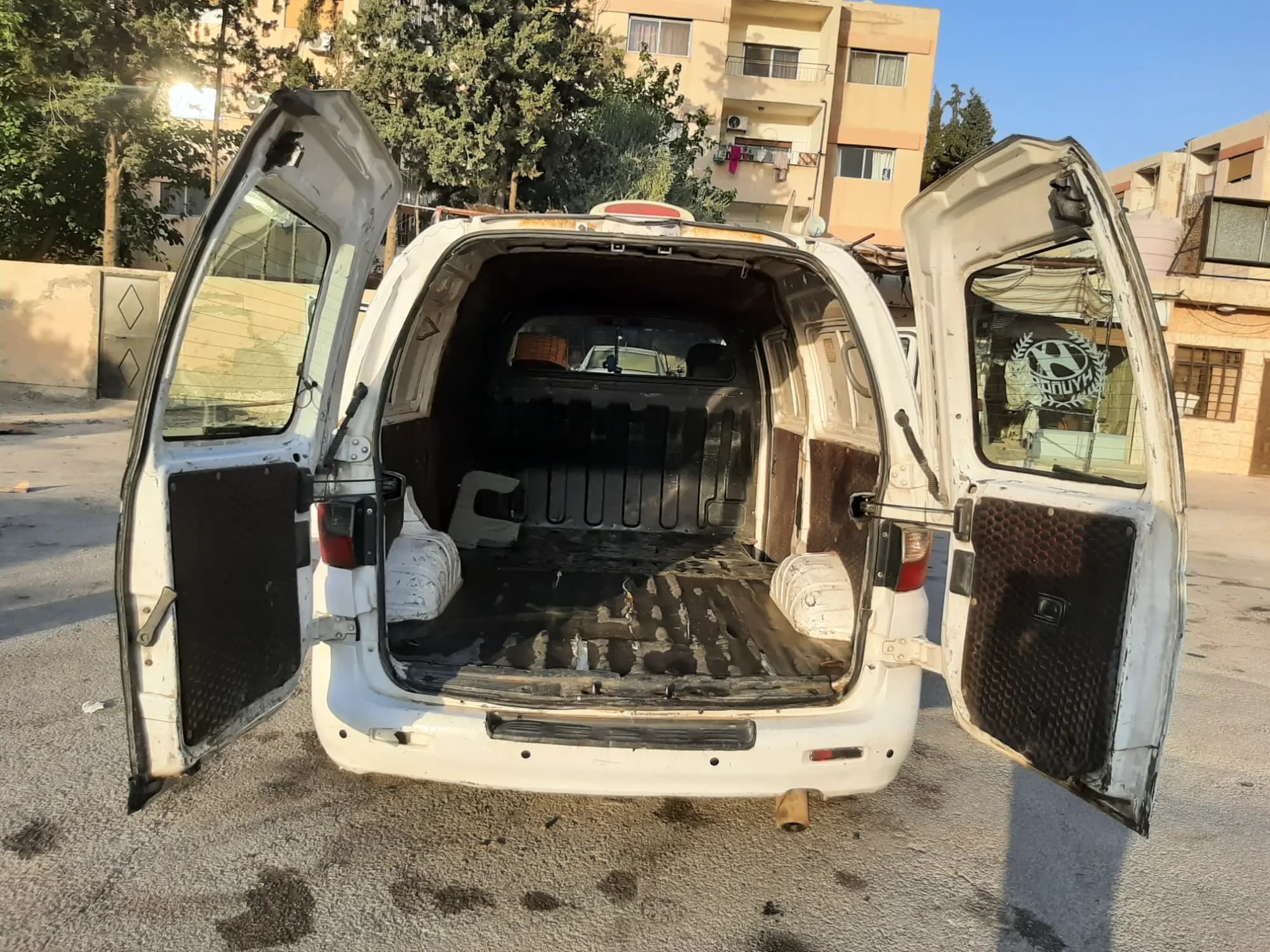 هيونداي H-1 موديل 2004 فان عملية للبيع - صورة 5