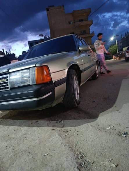 مازدا 929 1983
