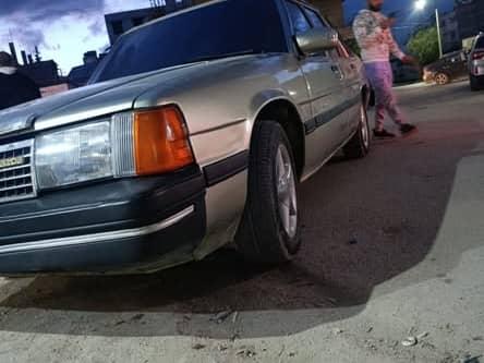 مازدا 929 1983