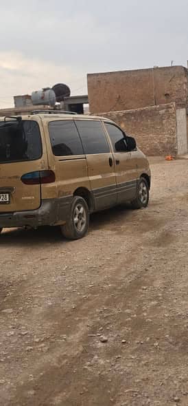 هيونداي ستاركس 2002