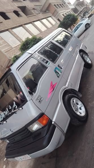 مازدا E2200 2002