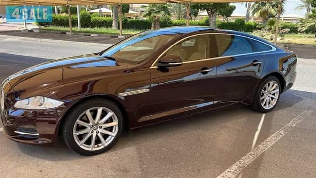 جاكوار XJ 2011