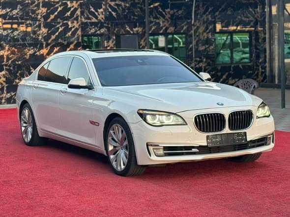 بي ام دبليو 730i 2015