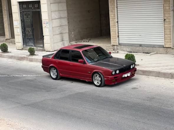 بي إم دبليو الفئة 3 1989