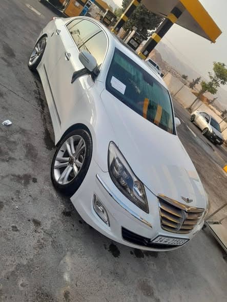 هيونداي جينيسيس 2012