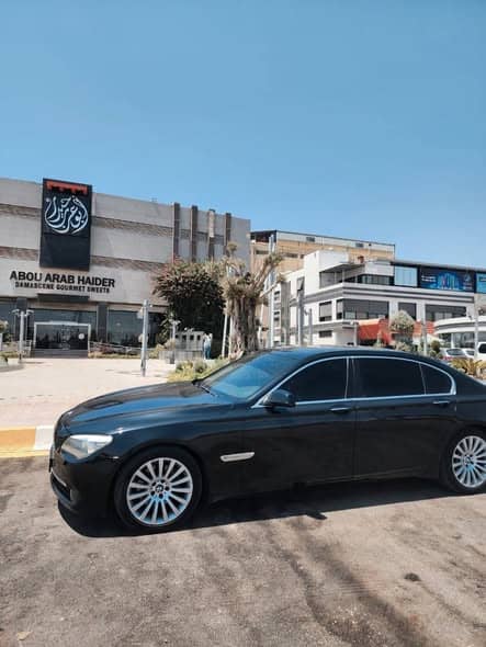 بي ام دبليو 740li 2011