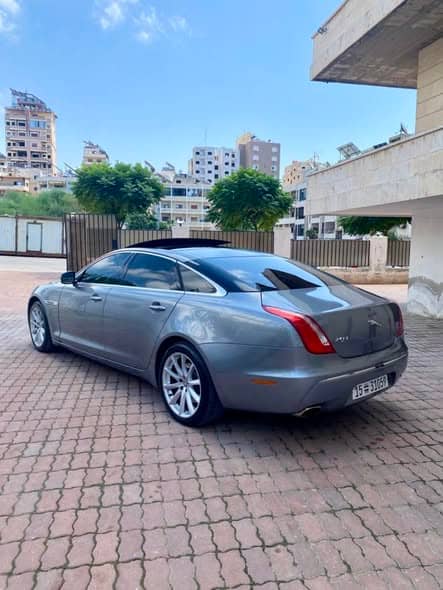 جاكوار XJ 2012