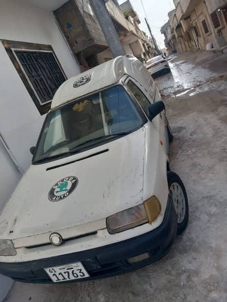 سكودا Pickup 2000