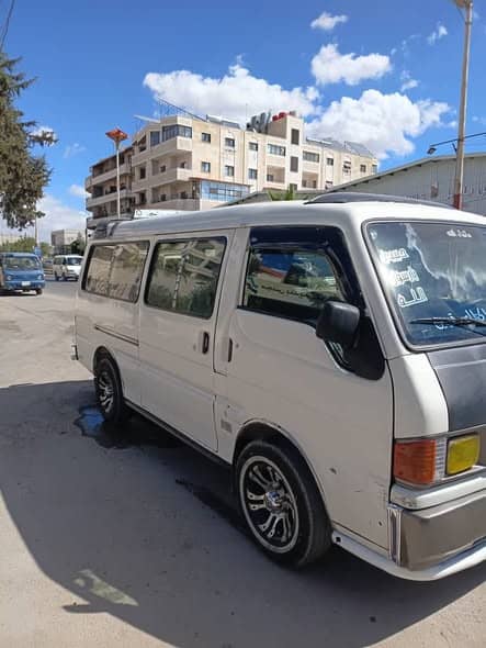 مازدا E-Series 1993