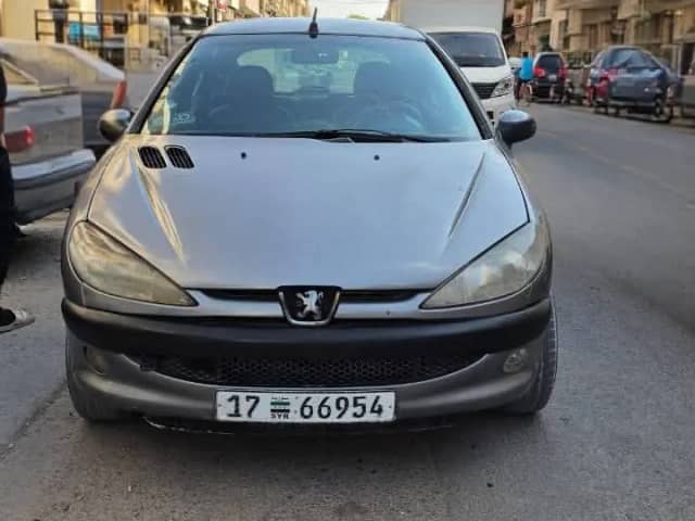 بيجو 206 موديل 2004 بحالة جيدة