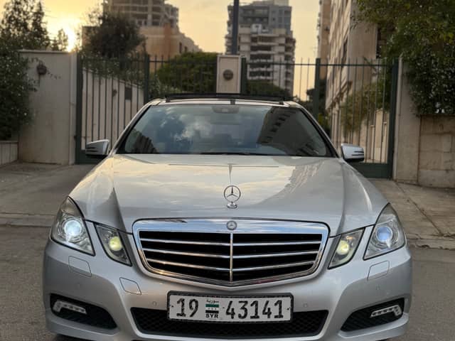 مرسيدس بنز E-Class موديل 2012 بحالة ممتازة